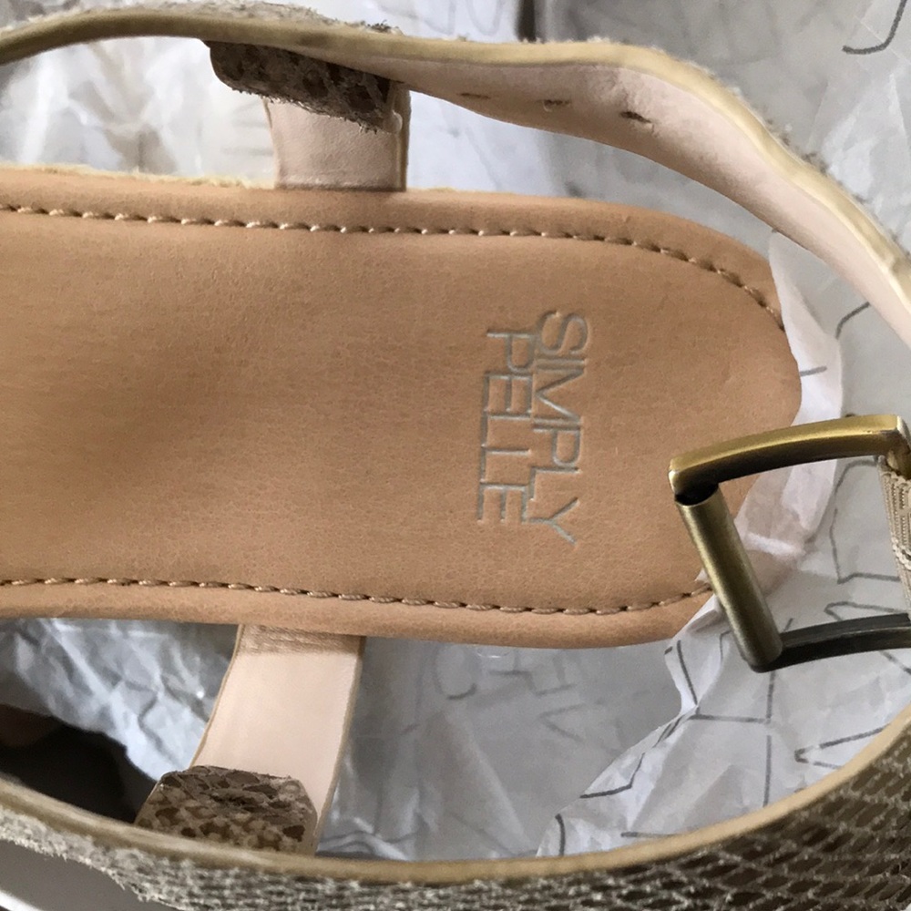 Ladies platform sandals!  👡 - Picture 3 of 3